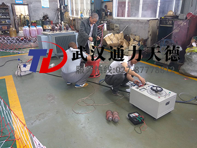 貴州（zhōu）遵義變壓（yā）器廠工頻交流耐壓試驗現場