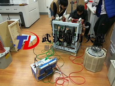 鄭州輕工業學院10KV高壓開關機械（xiè）特性測試儀現場